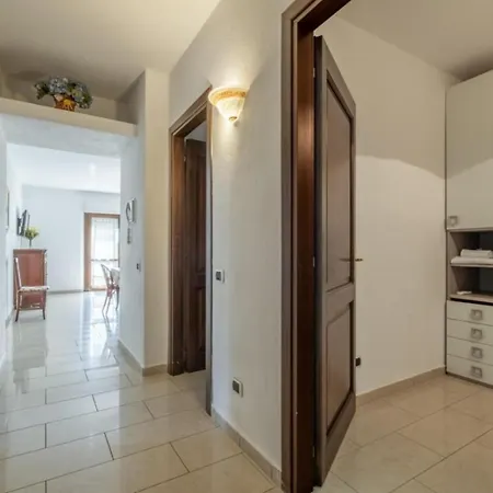 Dimoras 3br Center Balcony & Parking Lejlighed *