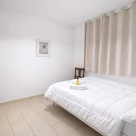 Dimoras Spacious 3Br City Center Апартаменты *