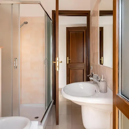 Dimoras Spacious 3Br City Center Апартаменты